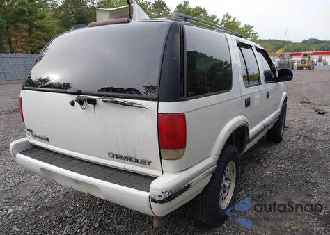 1997 Chevrolet Blazer Ls from USA, damaged, VIN 1GNDT13W2V2176484
